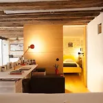 Unique Love From Paris