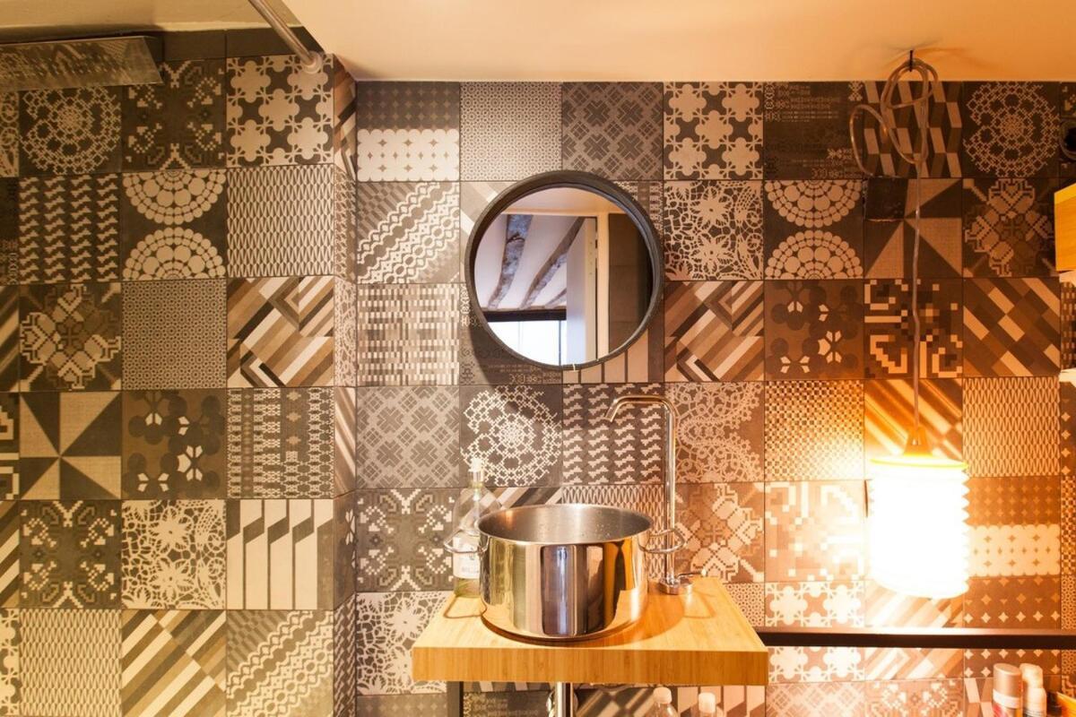 Apartment Unique From Paris